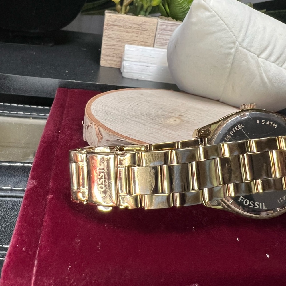 FOSSIL Gold Tone Watch ✨ - Picture 11 of 15